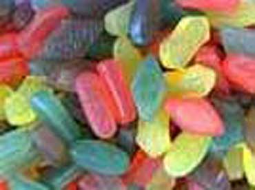 Cherry gums, zonder toegevoegde suikers. Maltitolsiroop, gelatine, water, citroenzuur, smaakstoffen, kleurstoffen 
						(E120,E161B,E133, E141,E150c,E171,E153), carnaubawas, Energiewaarden /100gr 206 Kcal / 860 kj. Protein 6,1 gr koolhydraten: 74,5 gr waarvan suikers 
						0,25 gr, waarvan polyolen 74,25 gr, Vetten: 0,2 gr waarvan verzadigde vetten 0,2 gr Vezels 0 gr. Sodium 8 gr.